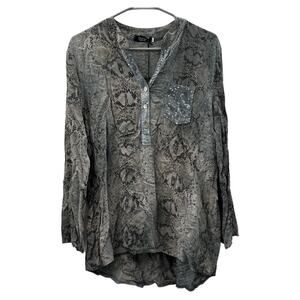 Cherish Made‎ in Italy Gray Snakskin Print Long Sleeve Quarter Button Top Size M